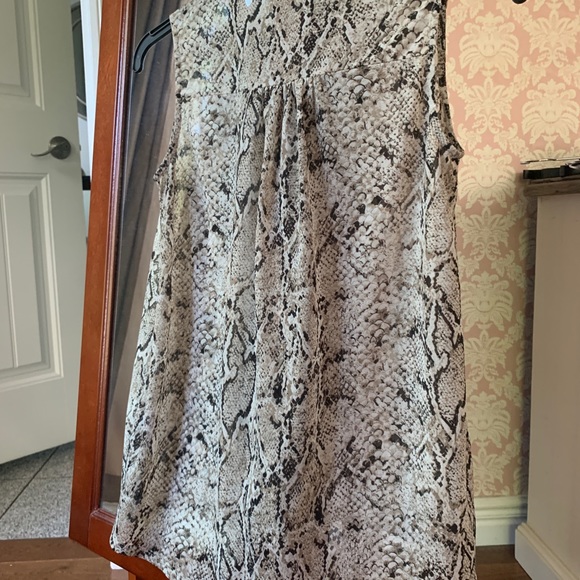 Dynamite snake print button up blouse NWT - Picture 4 of 4